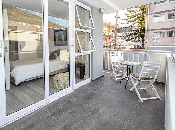3 Bedroom Property for Sale in Sea Point Western Cape